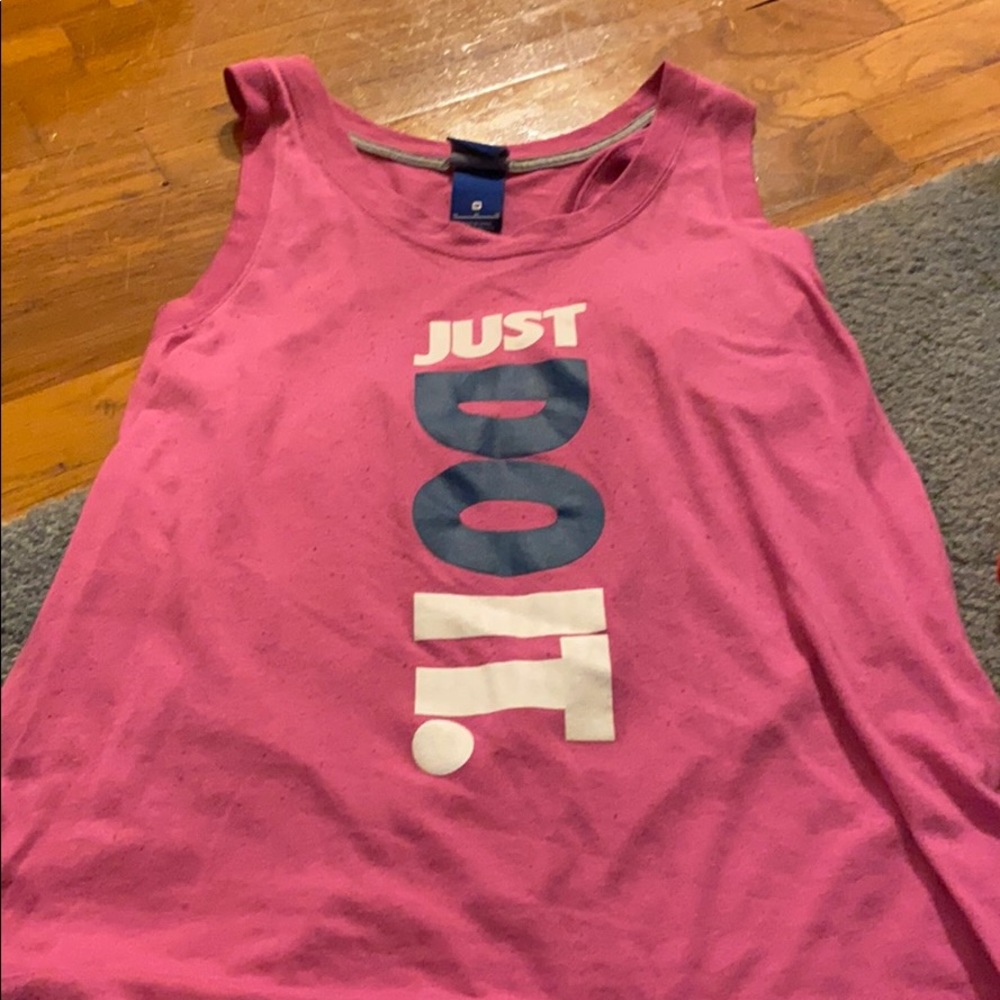 Nike tank. Wore. Comfy. Very baggy. Good gym shirt